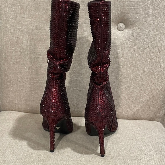 Elegant Burgundy Women's Boots - Picture 11 of 12